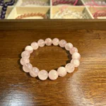 alt="light pink crystal bracelet lateral rose quarts for memen view"