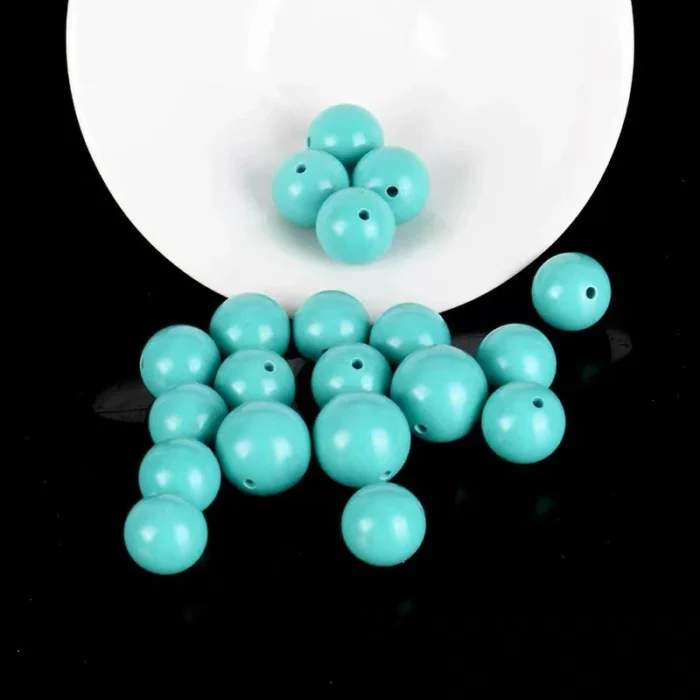 alt="nature green turquoise beads"