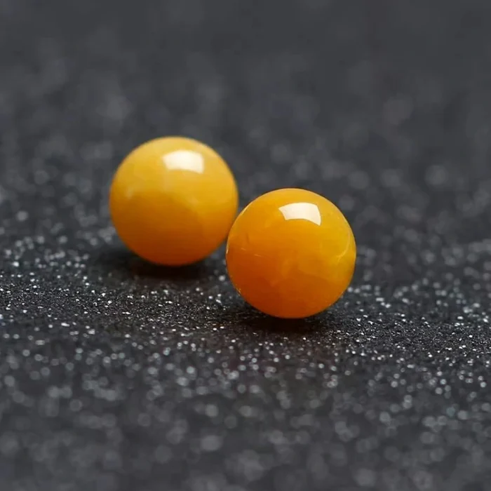alt="nature huanglong jade beads"