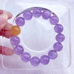 alt="amethyst bracelet front view"