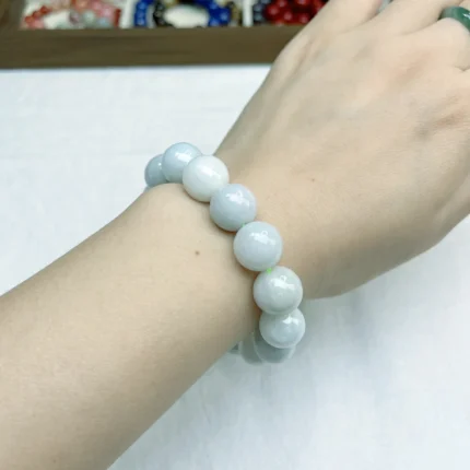 alt="big jade pure bracelet effect"