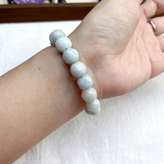 alt="jade bracelet on left hand"