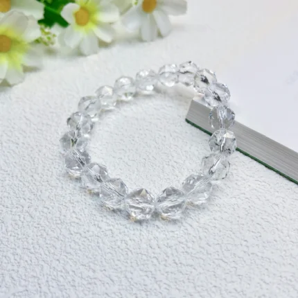 alt="multi faces cube crystal bracelet effect"