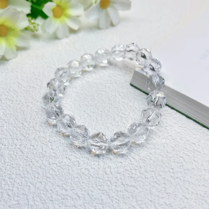 alt="multi faces cube crystal bracelet effect"