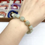 alt="pure green jade bracelet view"