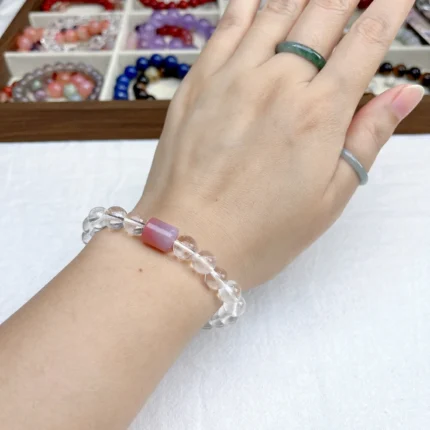 alt="pure white crystal bracelet picture"