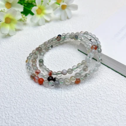 alt="soft green loop crystal bracelet effect"