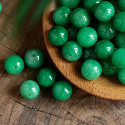 alt="nature light green jateite beads"
