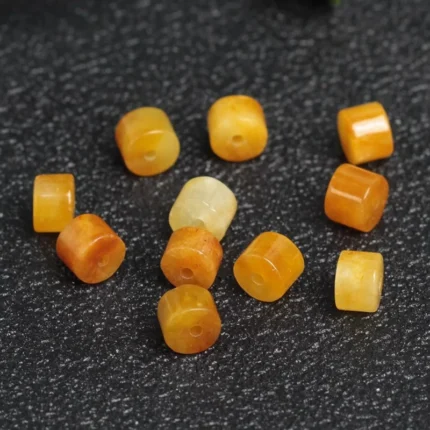 alt="nature yellow green jateite beads"