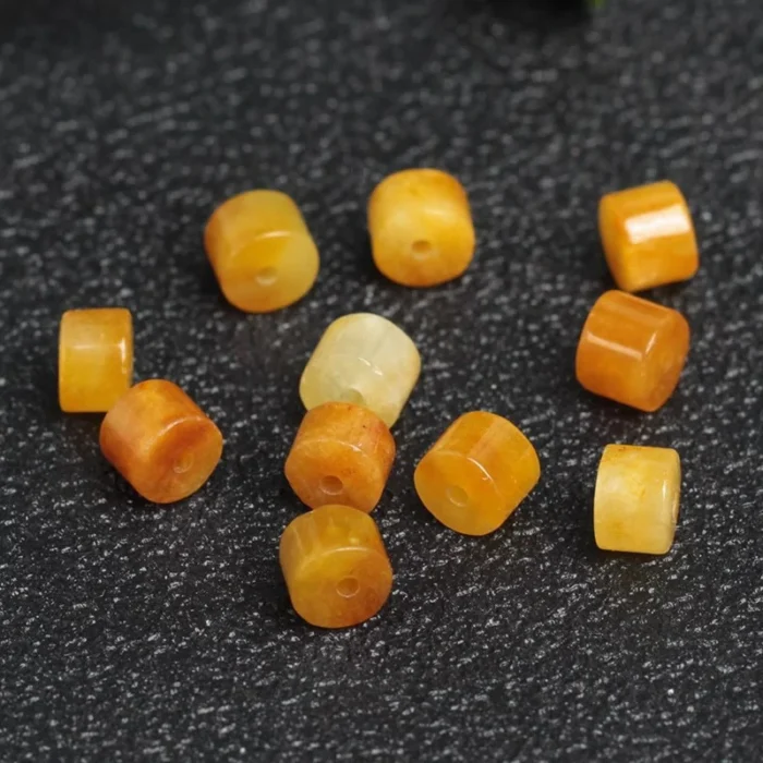 alt="nature yellow green jateite beads"